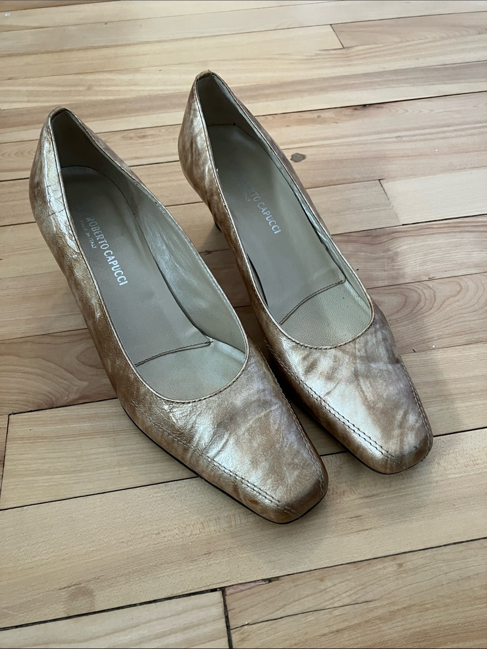 Roberto Capucci Bronze/Gold Shiny Leather Pointed-Toe Heels